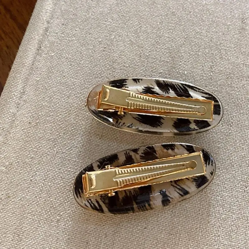 

Elegant Leopard Design Hair Clip Oval Claw Plastic Metal Hair Accessories For Women Teens Secure Grip Styling