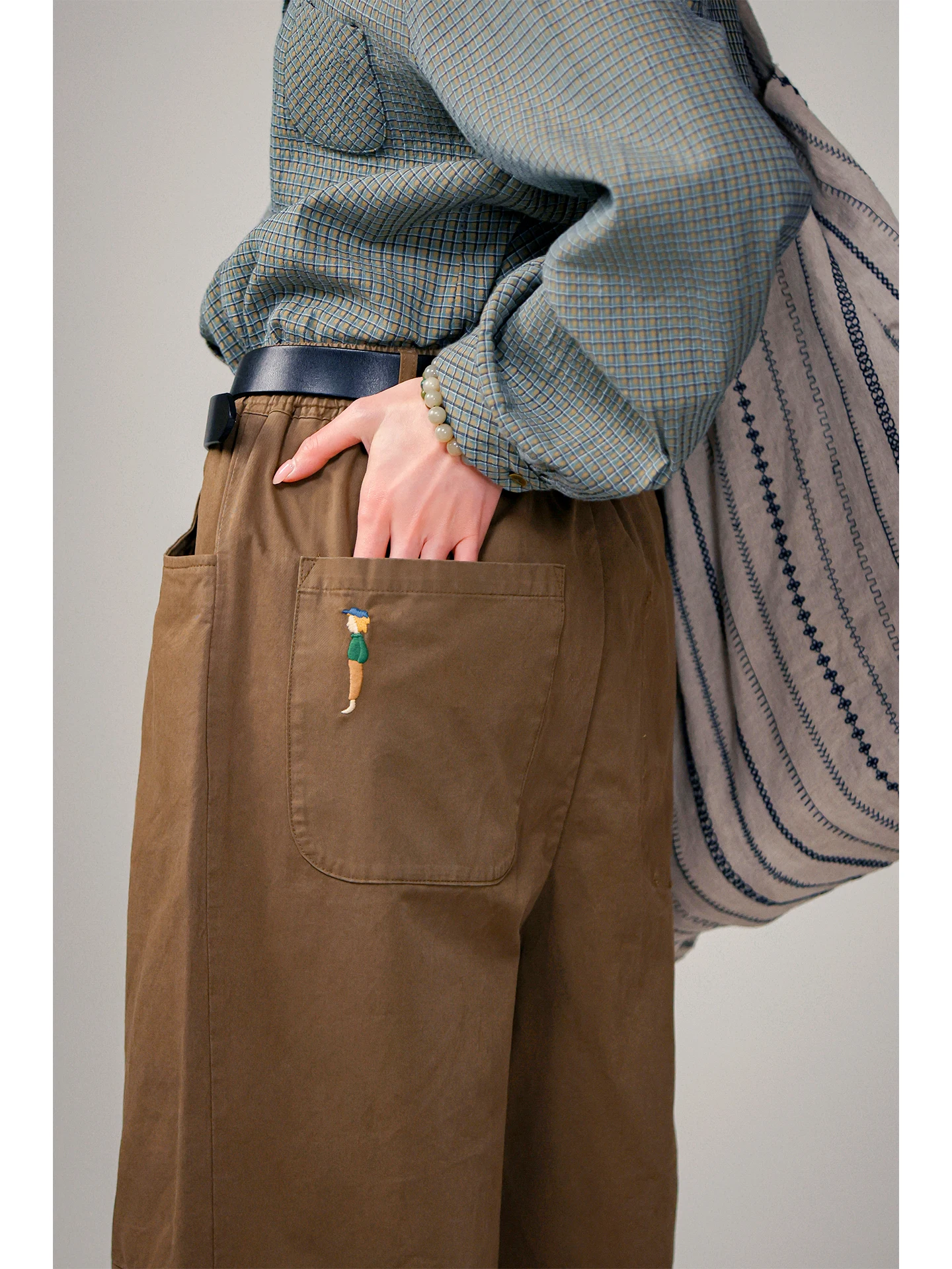 

Женские повседневные брюки из плотного хлопка с вышивкой, цвета хаки, прямого кроя, свободные, весенние, модные, с застежкой-молнией на талии