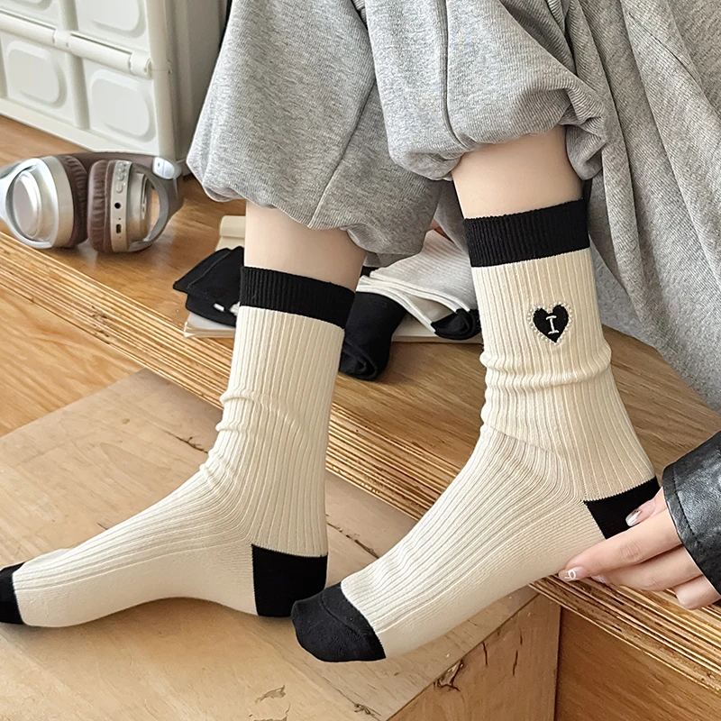 Woman Socks Autumn New Fashion Comfort Casual Girls Striped Socks Breathable Trends Embroidery Sports Crew Socks Women's