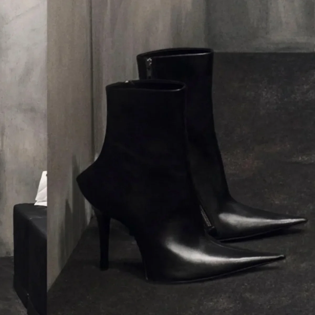 2025 New Style Stiletto Pointed Toe Side Zipper Short Boots Black Leather Large Size Motorcycle Boots Winter Fashion Boots