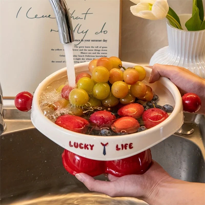 Plate en plastique au style crème, avec une ouverture de drainage amovible, idéale pour ranger des collations et des fruits.