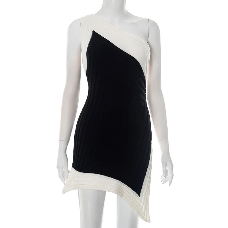 Vêtements pour femmes, Sexy et fins, couleurs contrastées, épaules inclinées, col licou, fente à la taille, jupe courte, robe irrégulière