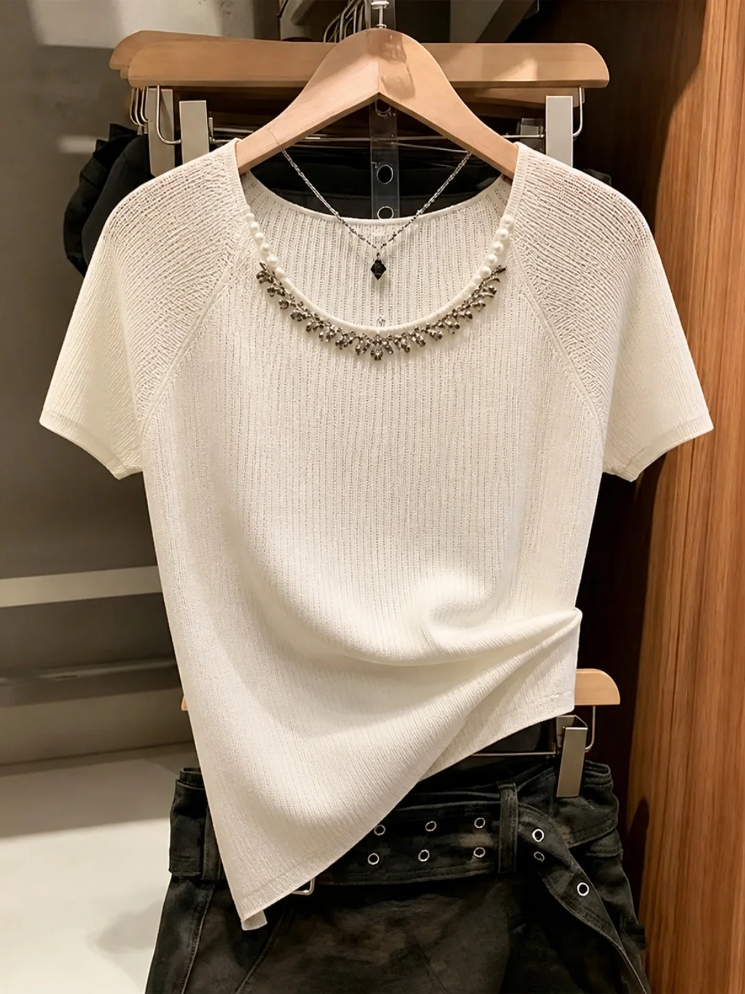 

Korean Style Comfortable Short Sleeve Knitted Sweater Women's Fashion Diamond Embedded Crew Neck Top Soft Summer Fashion