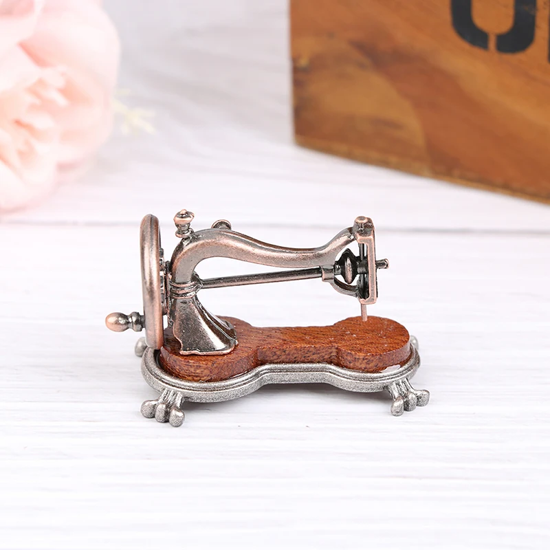 1Pc Dollhouse Miniature Sewing Machine Model 1:12 Mini Furniture Tailor Toy Doll House Decor Accessories
