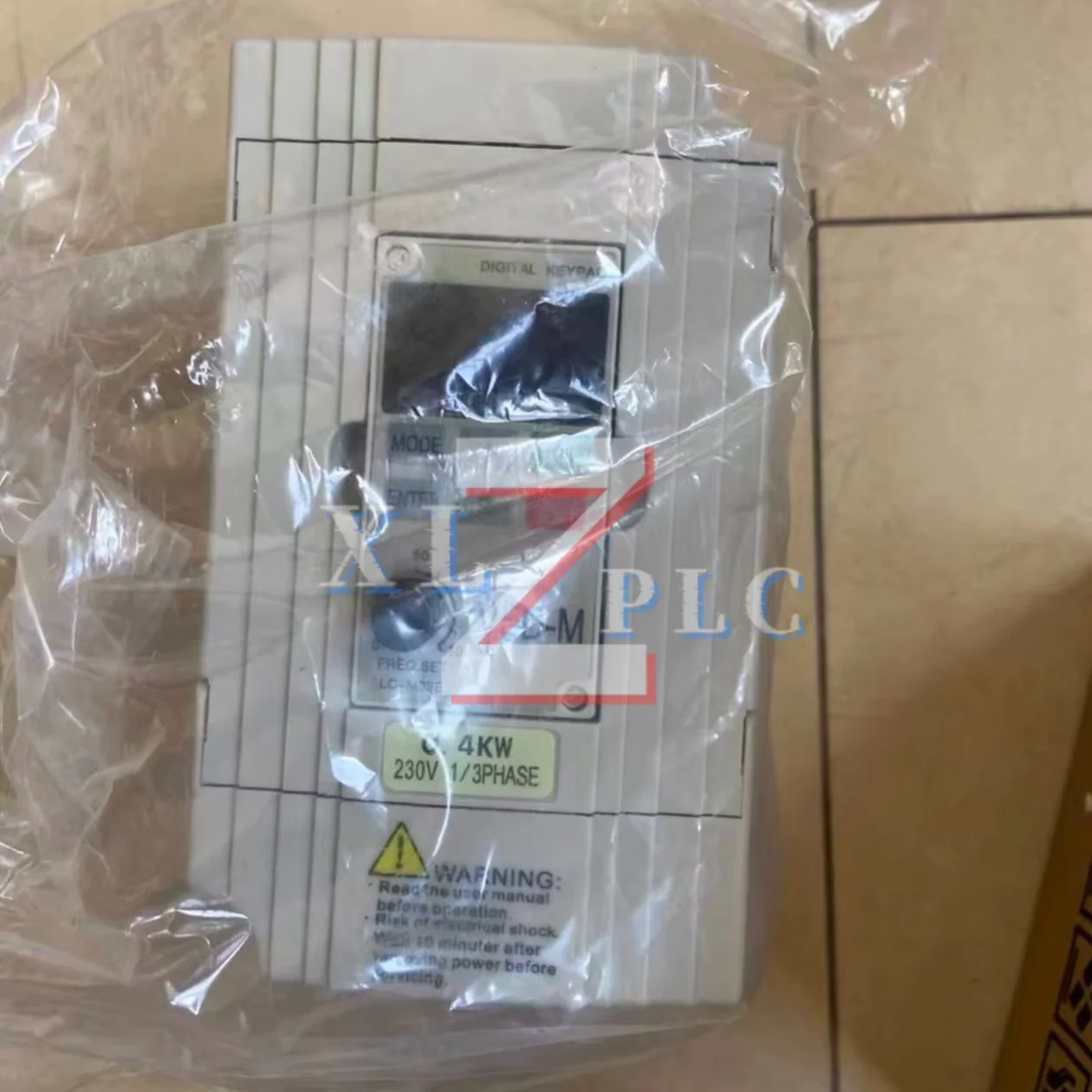 Inversor de frequência novo em estoque VFD004M21A VFD007B21A