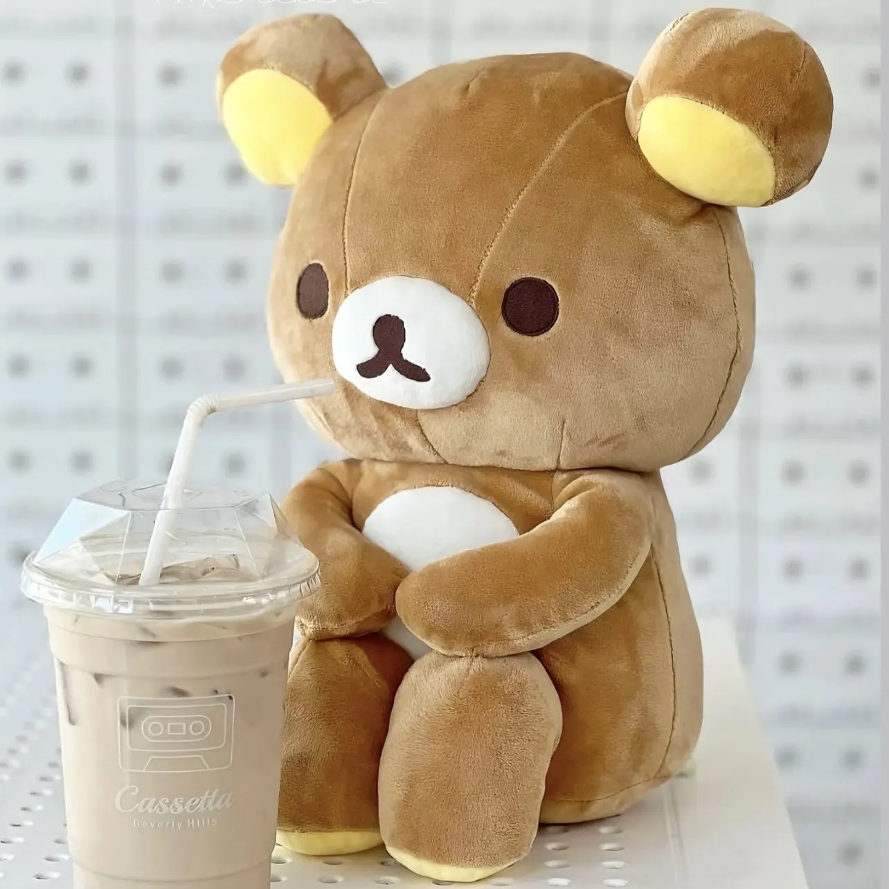 

Очаровательная плюшевая игрушка Рилаккума, мягкая набивная кукла Рилаккума в виде грустного коричневого медведя, милый аниме-плюш Рилаккума, рождественский подарок