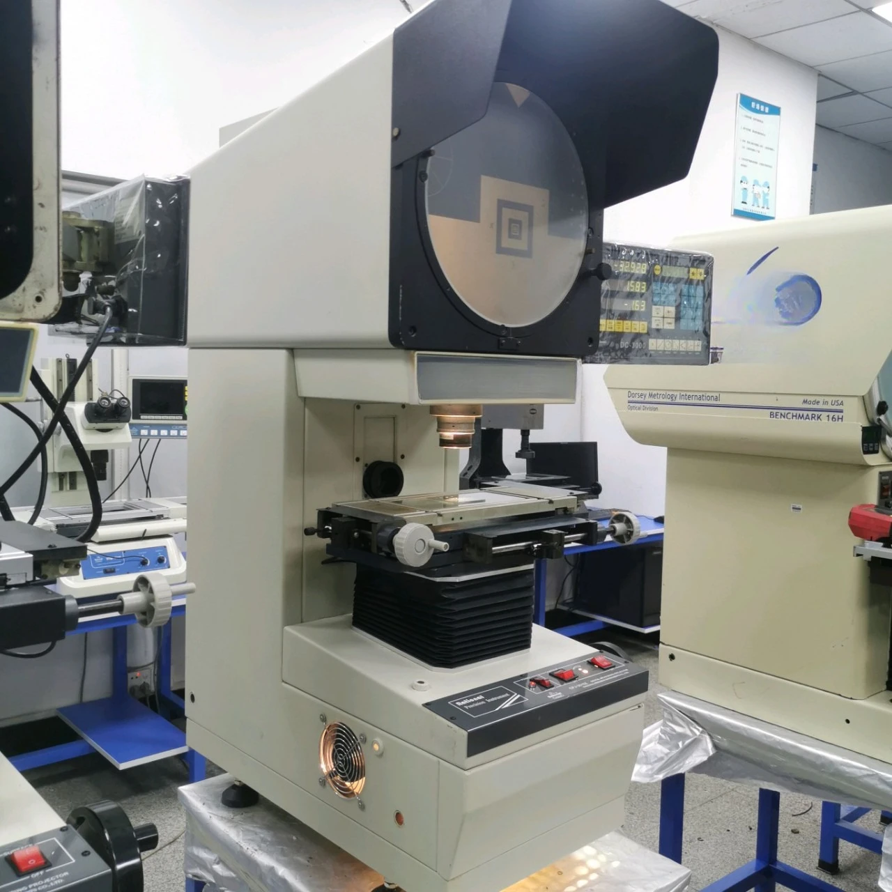 Proyectores delanteros y traseros, proyectores digitales, verticales de alta definición.