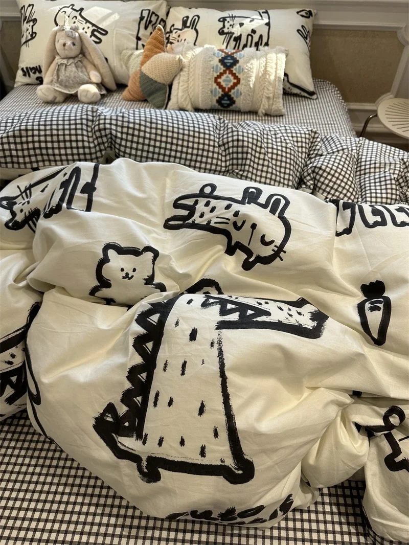 

Black and white graffiti crocodile kitten bed four-piece cotton pure cotton literature and art