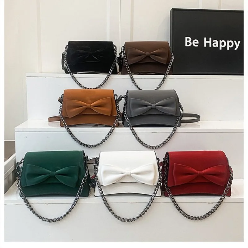 

Elegant Simple Classic Diaper Bag A Fashionable Solid Color Leather Crossbody Bag For The Stylish Luxury Shopper