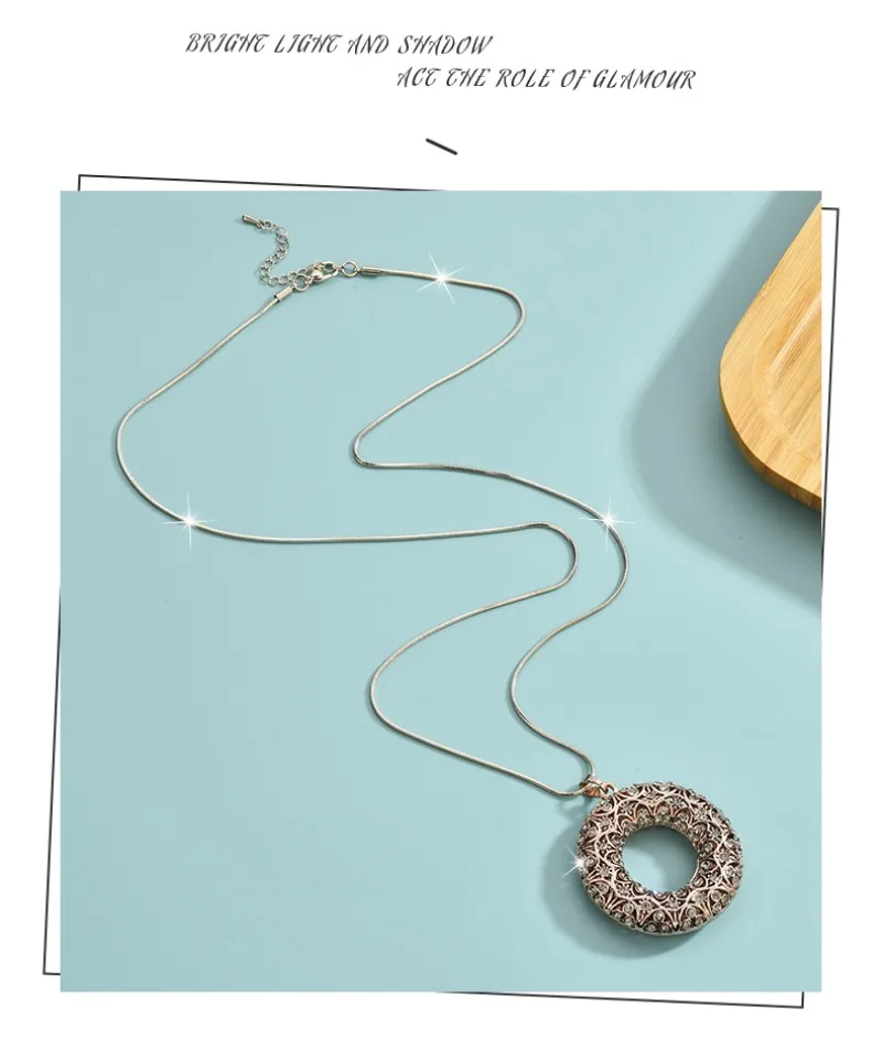 

New long sweater chain, coat accessory necklace, women's Qianqiu Jieshi necklace, retro-style pendant necklace