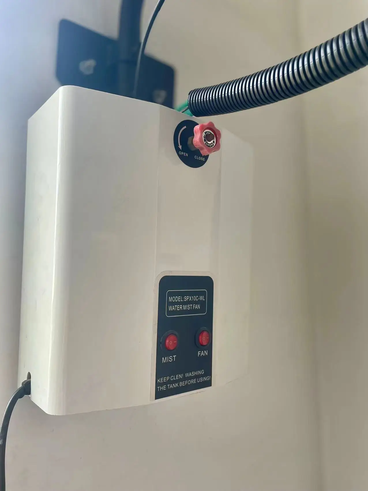 SPX工業用屋外ミストファン、16L水タンク付き、壁掛け/天井/床/台座設置可能、ホテル向け電池式