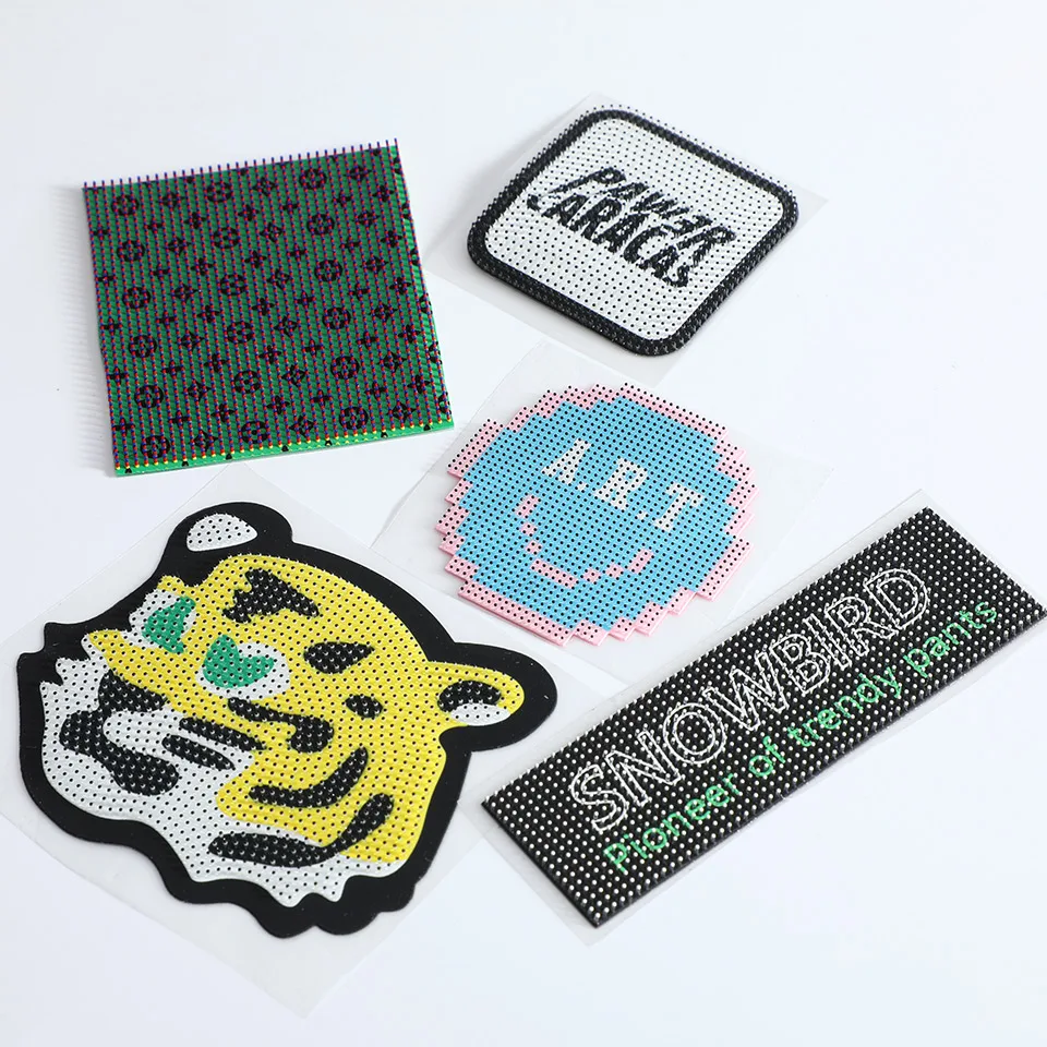 

Пользовательский логотип бренда, силиконовые 3d приподнятые мягкие кисти, этикетки из ПВХ, резиновая этикетка для теплопередачи для одежды