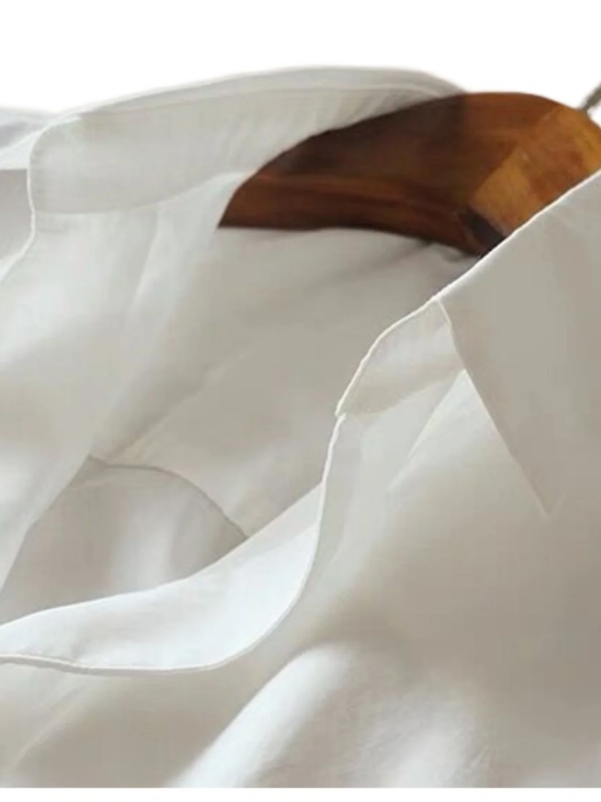 เสื้อผู้หญิงผ้าฝ้ายคอวีทรงหลวมแขนทรงปีกค้างคาวสีขาวสำหรับฤดูร้อน แบรนด์ดัง ติดกระดุม สไตล์เกาหลี ทรงตรง