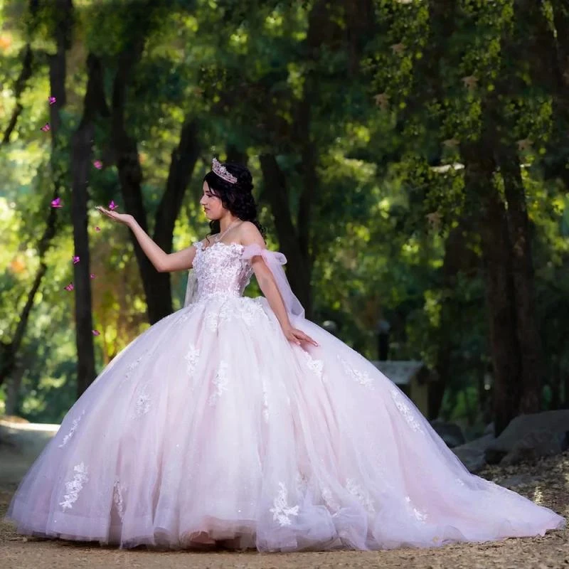 Vestido De quinceañera rosa claro con cintas para los hombros descubiertos, vestido De baile con apliques florales, corsé De encaje, 15 Años