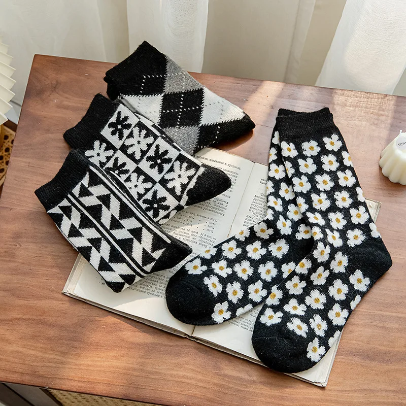 Women Black White Wool Socks Female Winter Warm Japanese Style Ladies Socks Plaid Retro Check Flower Print Harajuku Girls Sock