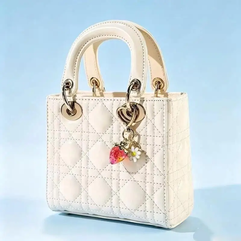 Niedlicher Erdbeer-Herz-Blumen-Schlüsselanhänger Taschenanhänger für Mädchen, Handtaschen-Geschenke, Deko-Accessoires – Detail 6