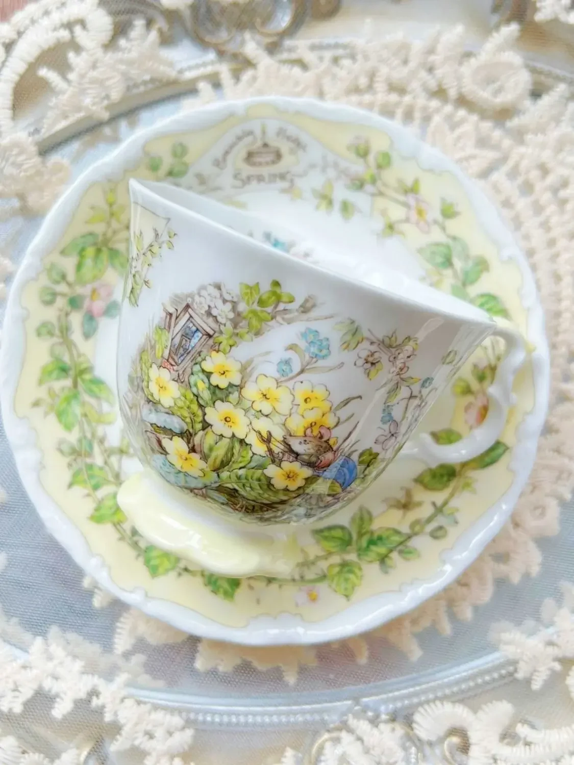 Luxury Bone China Mouse Moving Spring Summer Autumn and Winter Coffee Cup and Saucer Red Tea Cup Exquisite Plate Gift Box