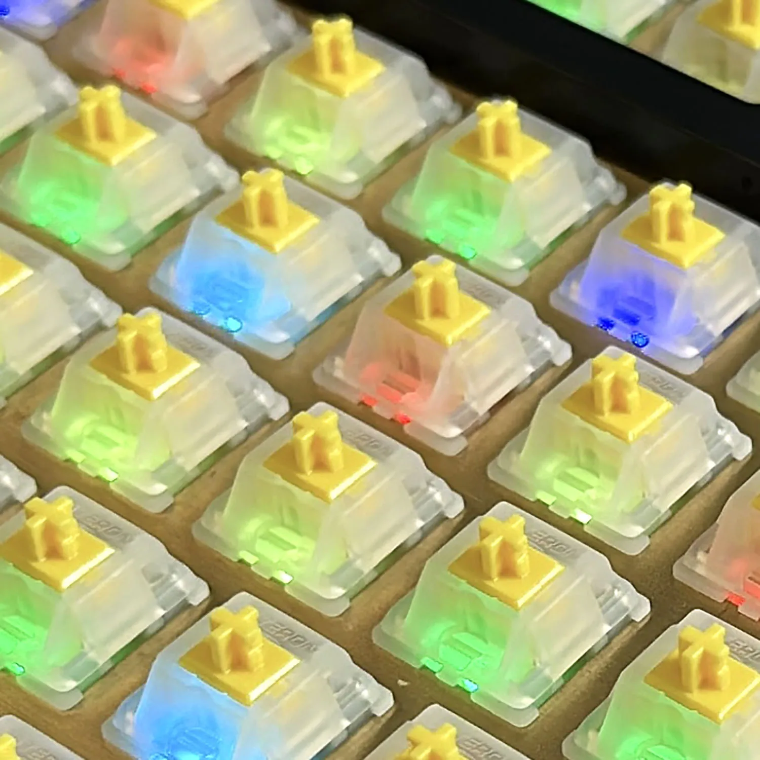 Interruptor amarillo con tapa Gateron/interruptores lubricados de fábrica de amarillo lechoso para personalización de teclado mecánico