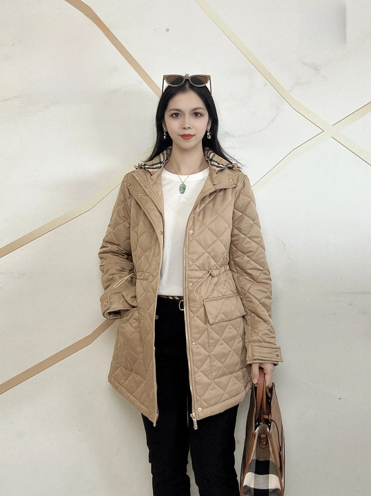 

Новая зимняя женская хлопковая куртка в британском стиле с ромбовидным узором, теплая, с длинными рукавами, с капюшоном, в полоску, средней длины, хлопковое пальто, верхняя одежда