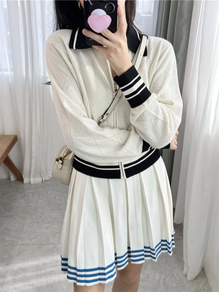 Retention money! S family ~ French black and white contrast lapel zipper sweater fashion slim striped long sleeve top woman