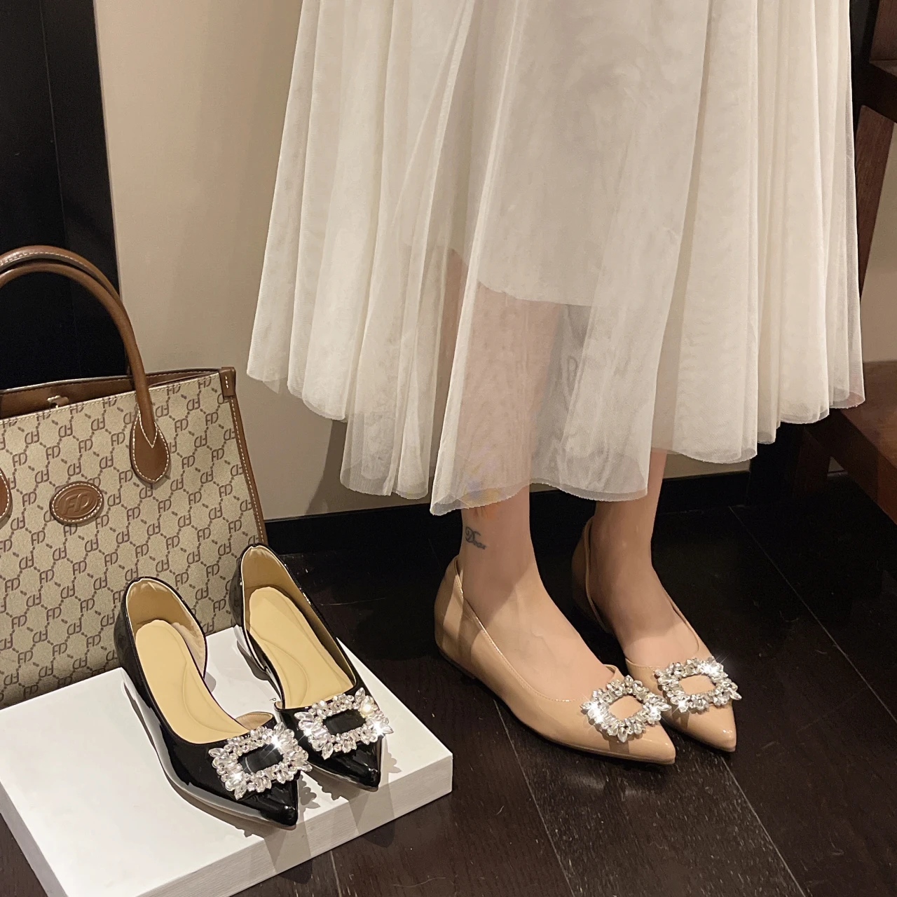 

2026 Fashion New Sexy Banquet High Heels Comfortable Crystal Square Buckle Pair with Dress Pointed Toe Women's Shoes Spring