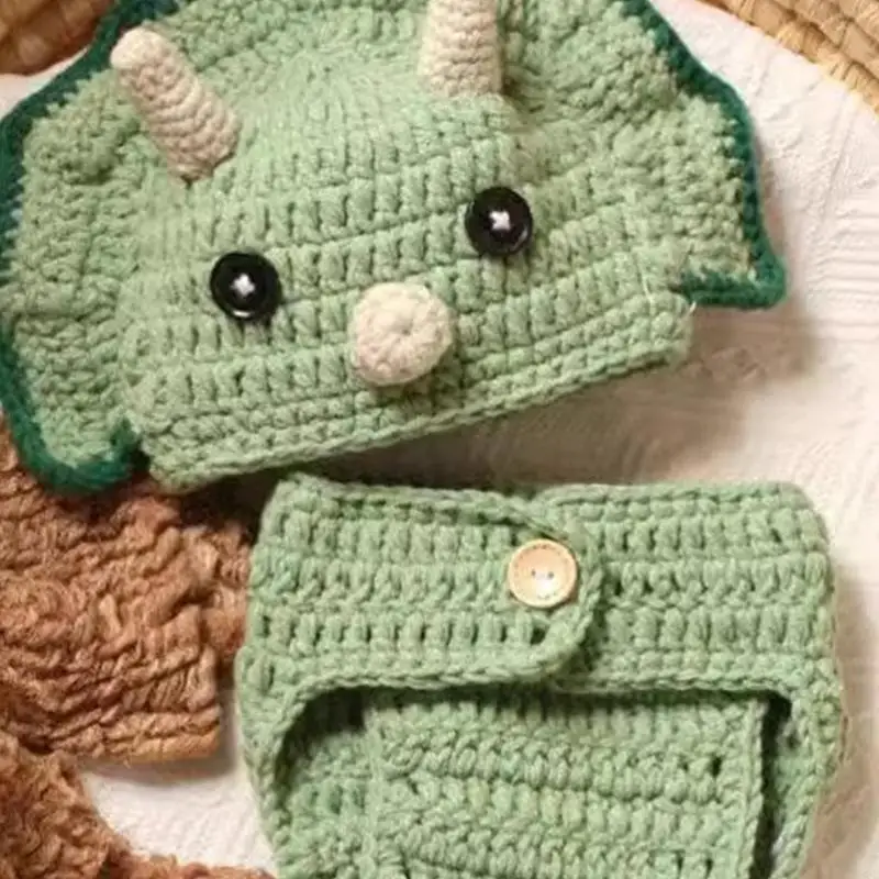 M89C 1 Set Stylish Green Dinosaur Hat and Matching Pant Set Lovely Newborns Butt Wrap Trousers Photography Props for Boy Baby