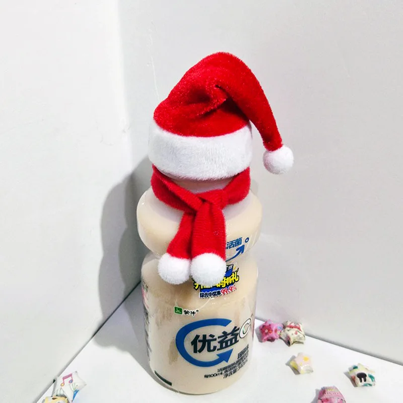 4 Stück Festival Rotwein Getränkeflasche Dekoration Mini Weihnachtsmütze Puppe Weihnachten Kleine Mütze Schal Messer und Gabel Zubehör