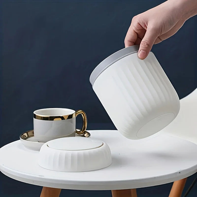 سلة مهملات سطح المكتب الصغيرة مع غطاء صندوق نفايات القمامة منظم لغرفة النوم والمكتب صندوق تخزين مصنوع من البلاستيك المتين للوازم المنزلية