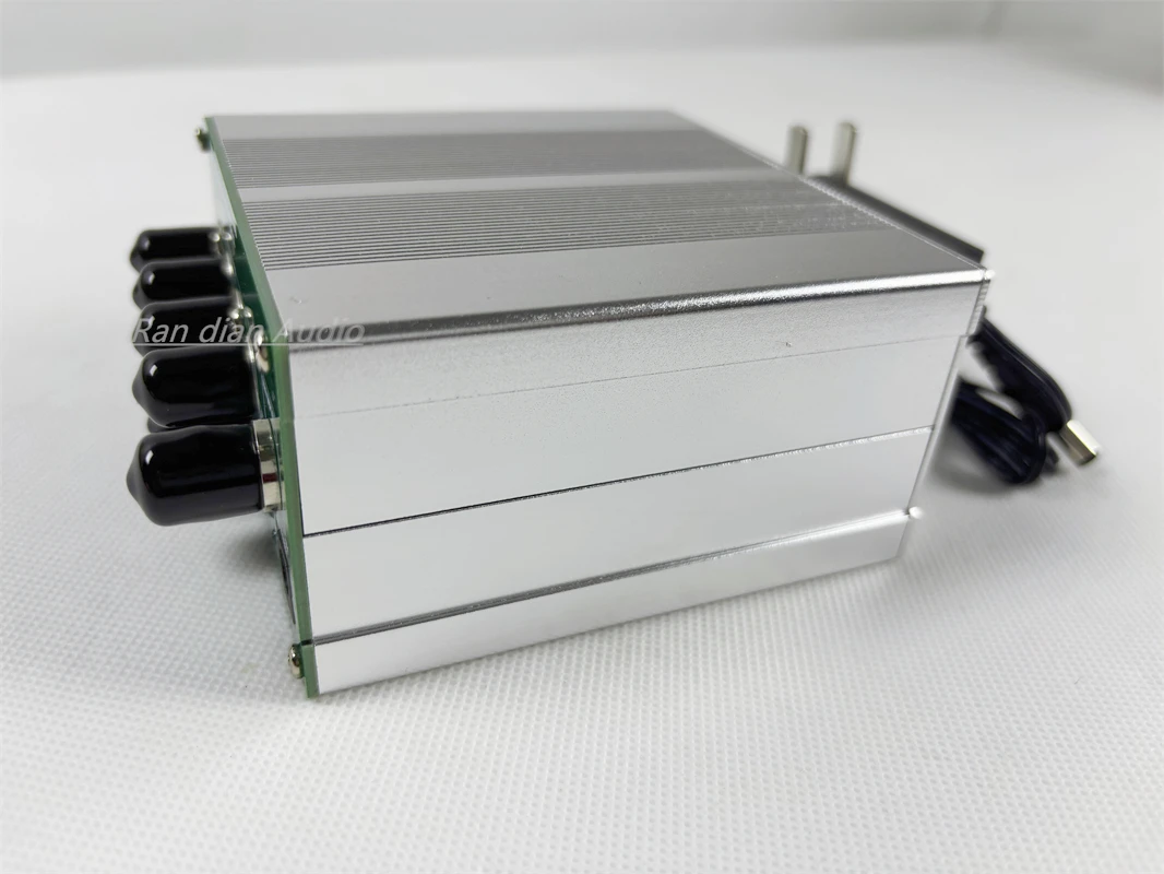 High-end BG7TBL OCXO Benchmark Frequency Standard 8 Port Output 10MHz Distribution Amplifier
