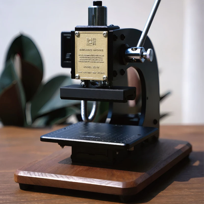 Máquina de estampado portátil EC-17: estampado en caliente dorado/plateado para cuero y papel, diseño compacto