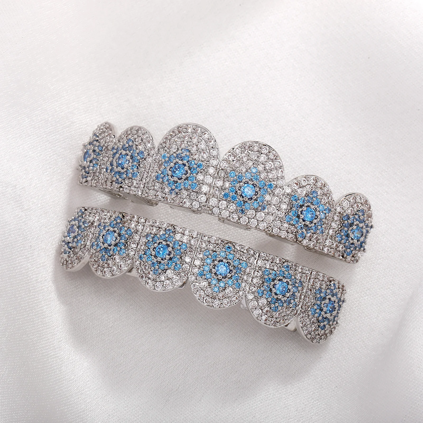 TOPGRILLZ رائجة البيع الهيب هوب مثلج خارج الأسنان Grillz 6 أعلى و 6 أسفل مجموعة الأزرق مكعب زركونيا ستار الأقواس لهدايا الهالوين