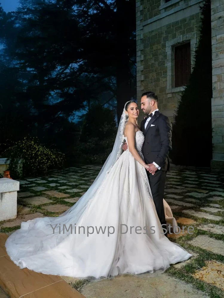 Elegant Wedding Dresses Strapless Sleeveless Arabic Brides Dress Appliques Beading Bridal Ball Gown Customized vestidos de novia