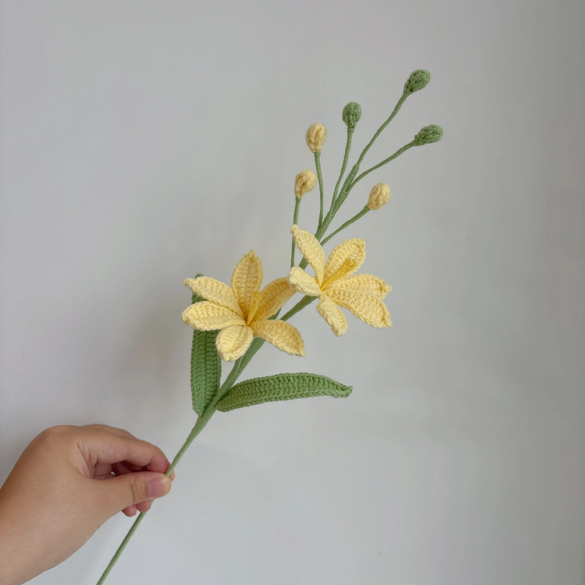 Gehäkelte Mars-Orchideen-Zweige, niedlicher handgestrickter Blumenstrauß, kreative künstliche Pflanzen, Raumdekoration, Geschenk – Detail 4
