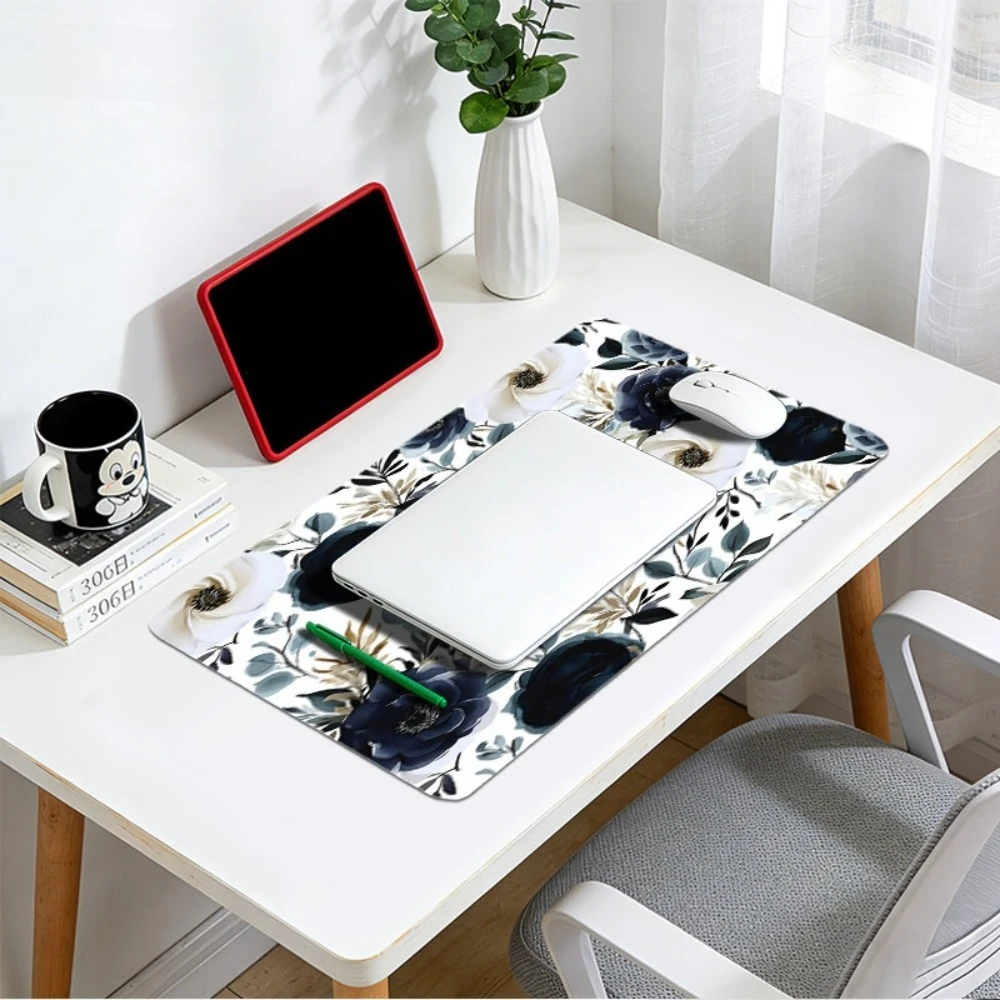 Blue and white floral pattern, suitable for home office desks, computers, and computer equipment alfombrillas para escritorio