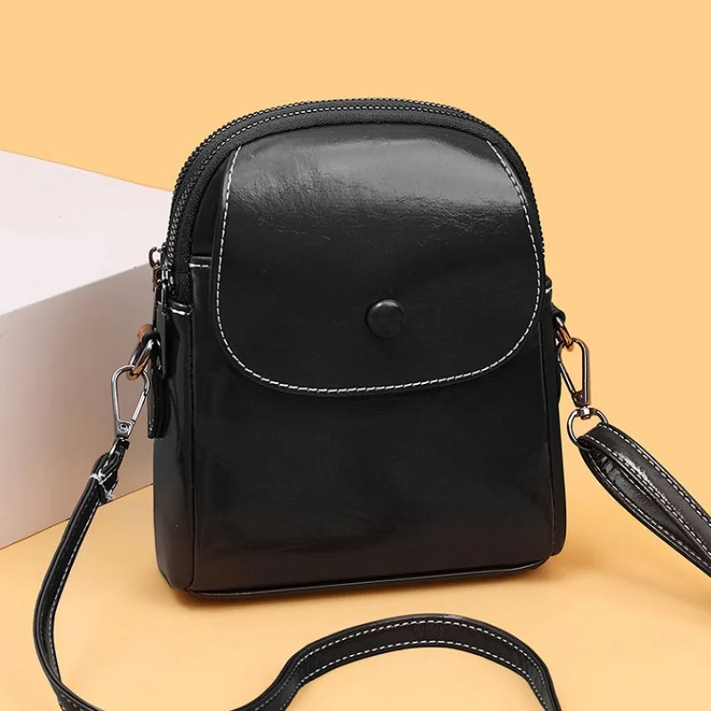 

Fashionable Ladies Handbag Crafted From Fine Leather Featuring Trendy Commuter Design And Famous Designer Look​