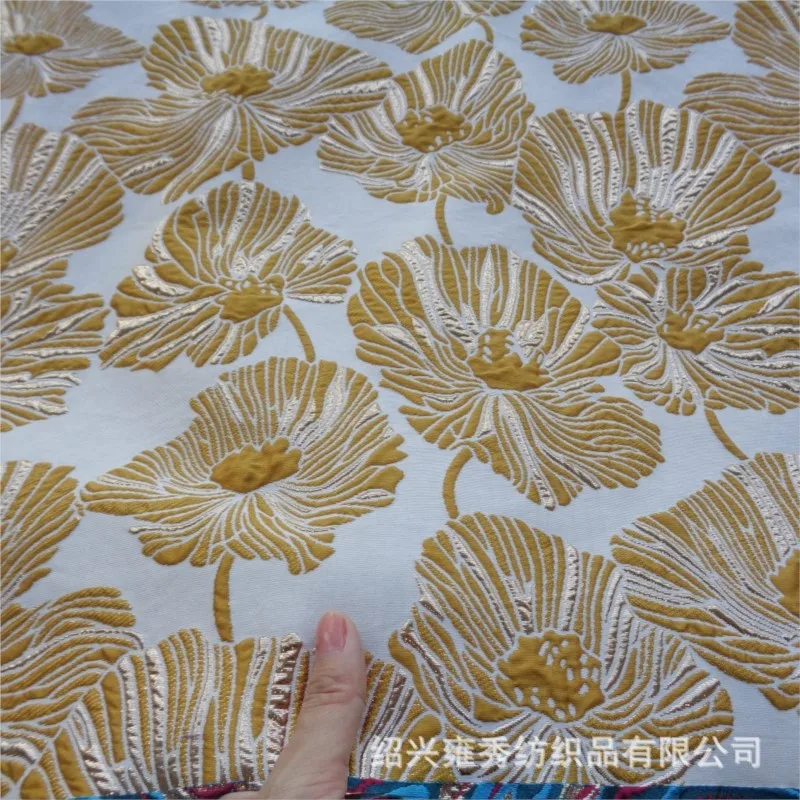 The fabric of jacquard golden thread flower embossed dress is grand and elegant featuring a flower-patterned half skirt fashion