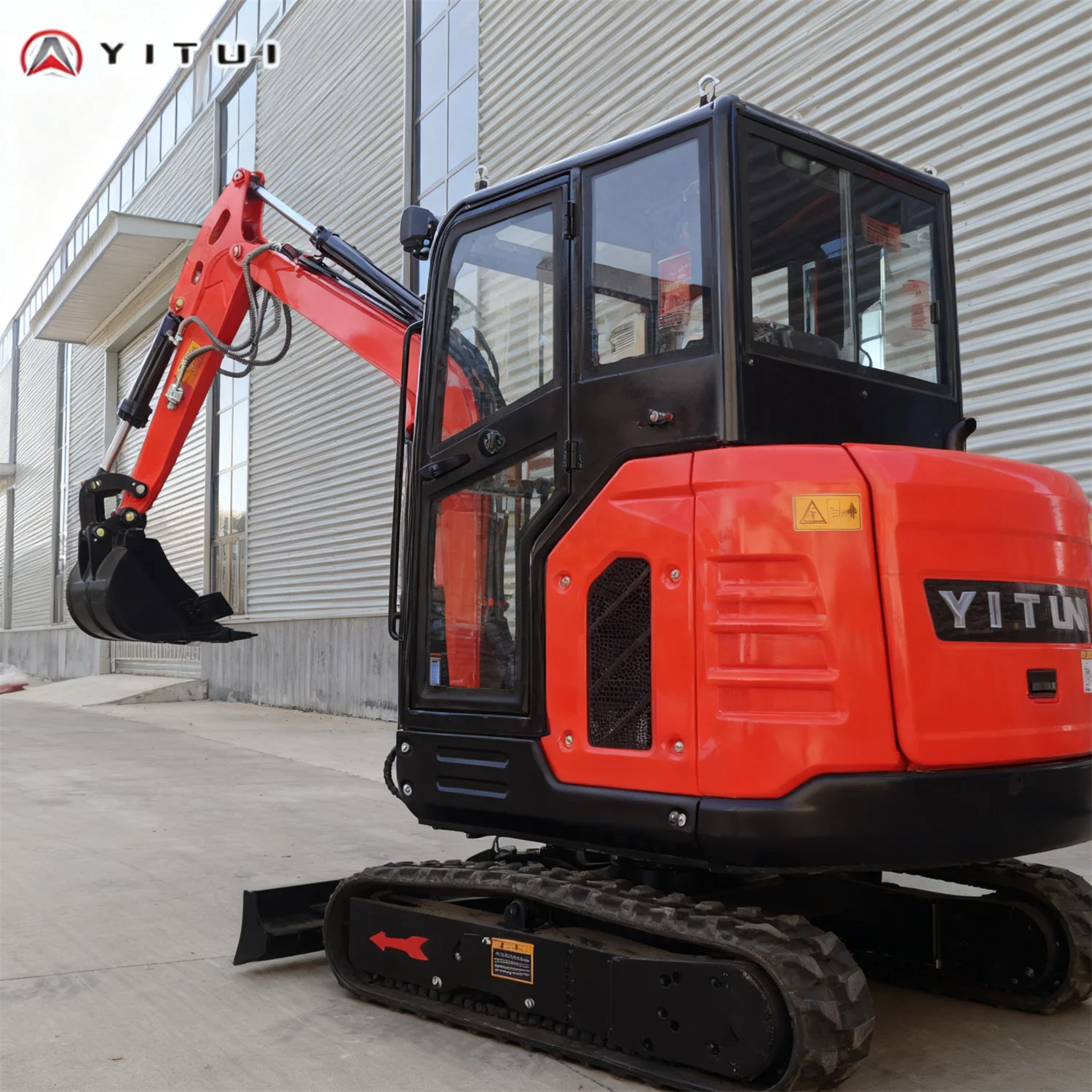 Прямая продажа с фабрики, 2,5 тонны, большой рычаг, боковой поворотный мини-экскаватор, евро 5, стандартный мини-экскаватор с кабиной и кондиционером, индивидуальный заказ