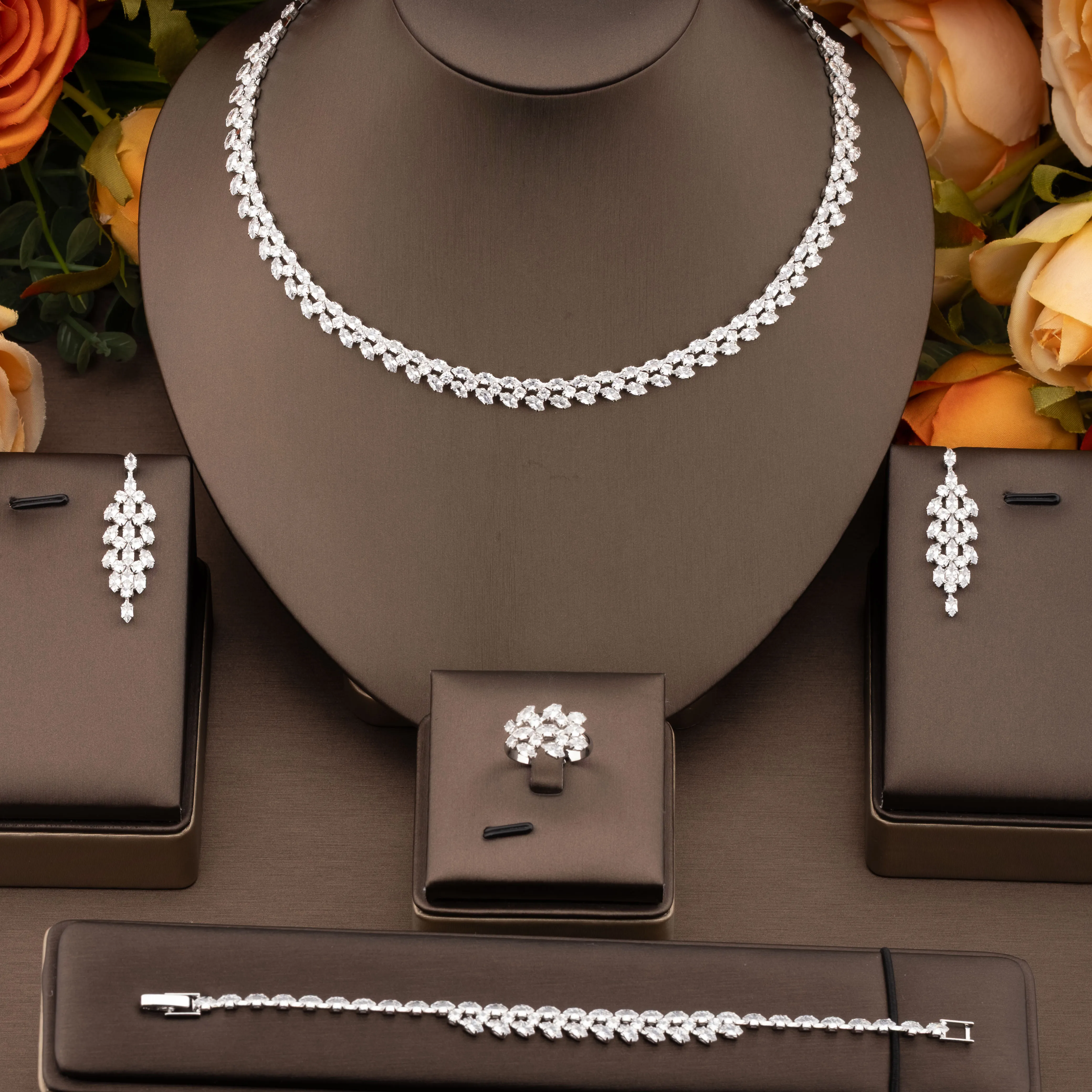 1 set of luxurious and elegant jewelry set with sparkling cubic zirconia and wicker design, suitable for women to wear at weddings and banquets. Gift box not included