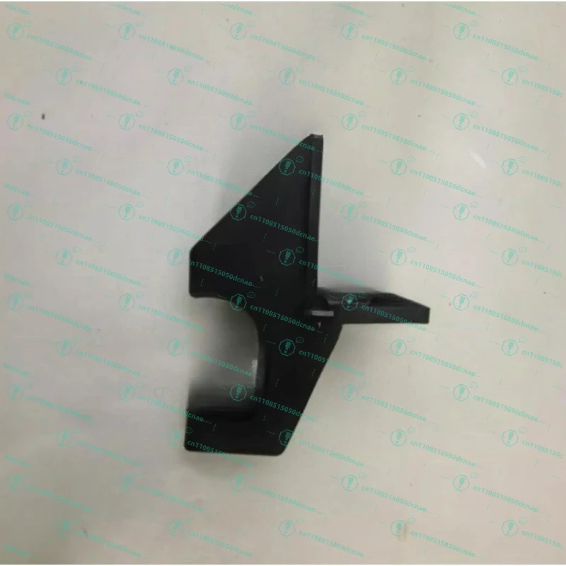 

Крепежная деталь передней рамы