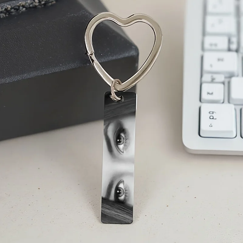 Custom Laser Engraved Keychain Heart Shape Metal Key Ring Personalized Photo Eyes Pendant Car Key Holder Gift For Couples Lovers