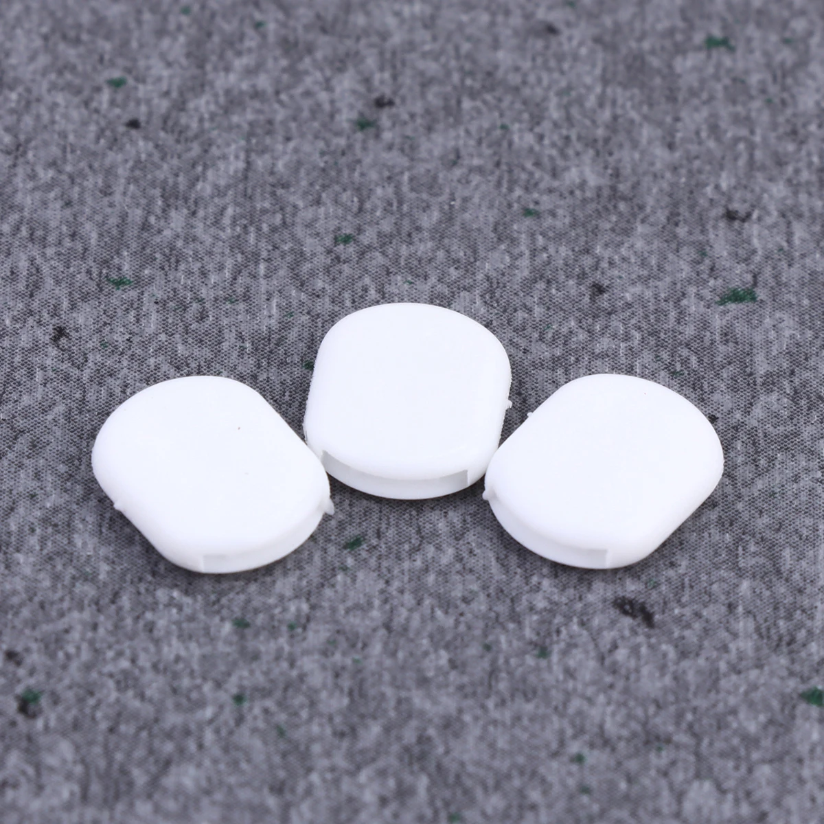 

100pcs Ear Clip Pads Anti-Slip Skid-Resistant Lightweight Earring Cushions Soft Comfortable Replacement For Daily Use Durable
