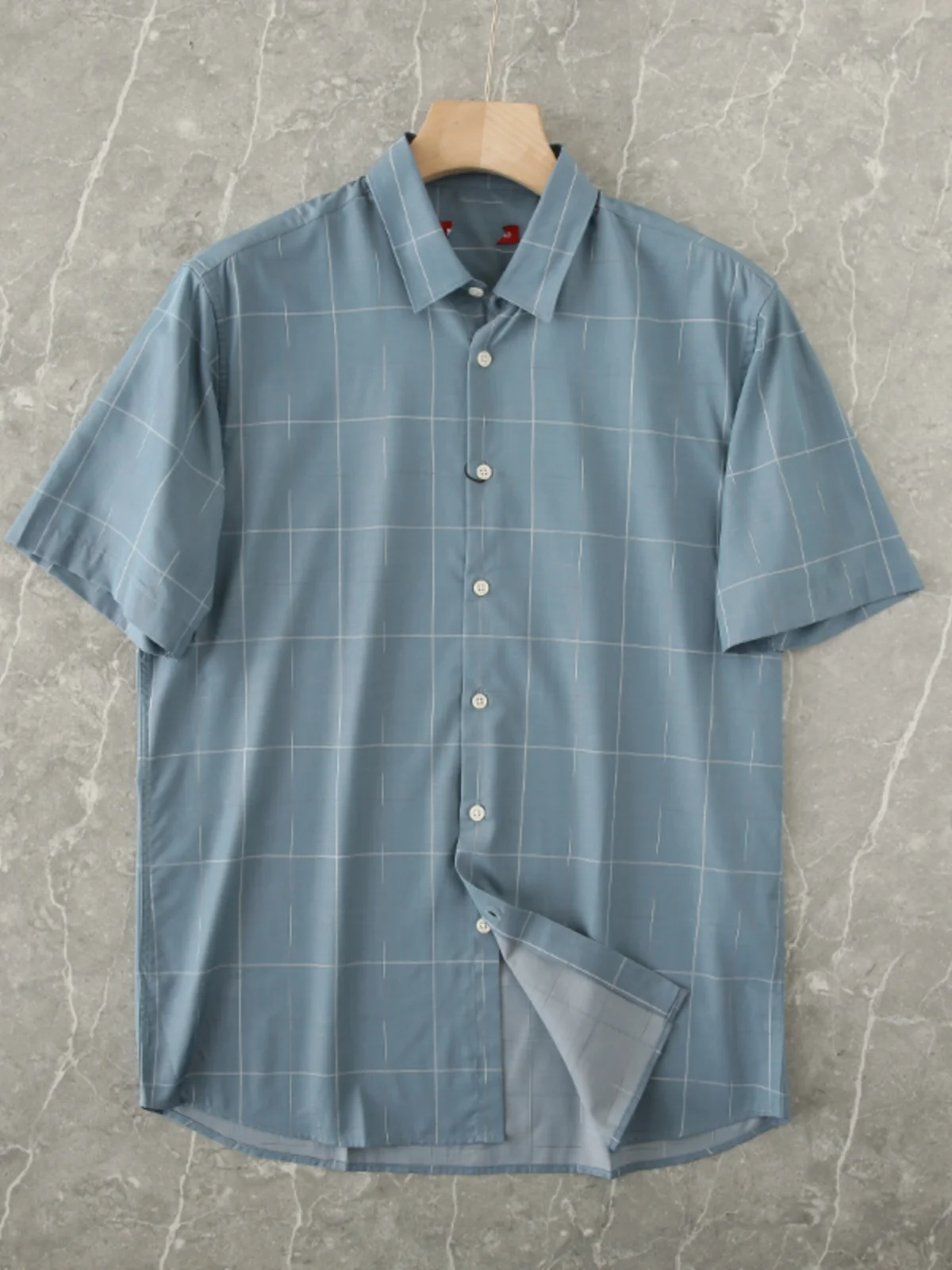 

Cotton Blend Color Woven Breathable Lightweight Short Sleeve Business Casual Shirt for Men Summer Season Comfortable Fit