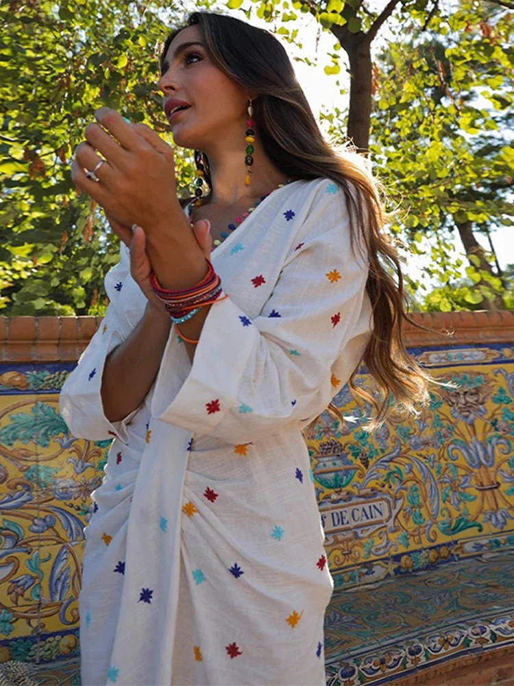 Vestido elegante bordado de manga comprida para mulheres, vestidos com fenda plissada com decote em V, pacote feminino casual solto de quadril, verão, 2024