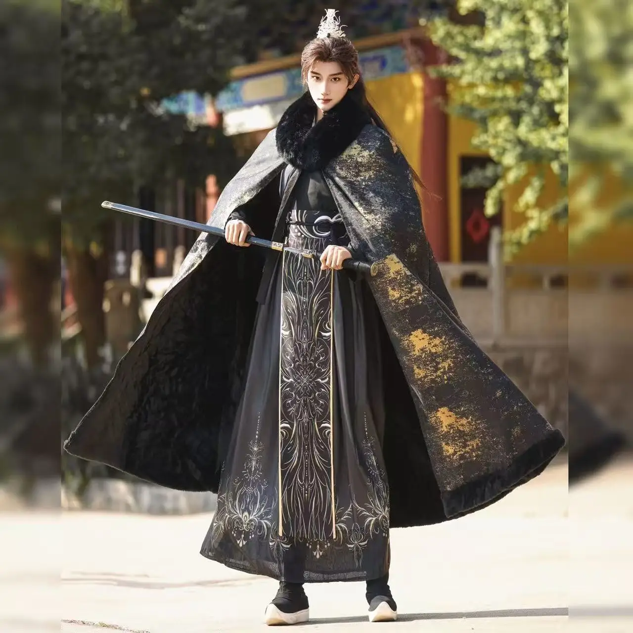 عباءة هانفو المنسوجة باللون الذهبي الأصلي للرجال والنساء للشتاء سميكة وياقة قطيفة رداء طويل على طراز القصر ركوب ملكي كيب خارجي دافئ للرجال #3