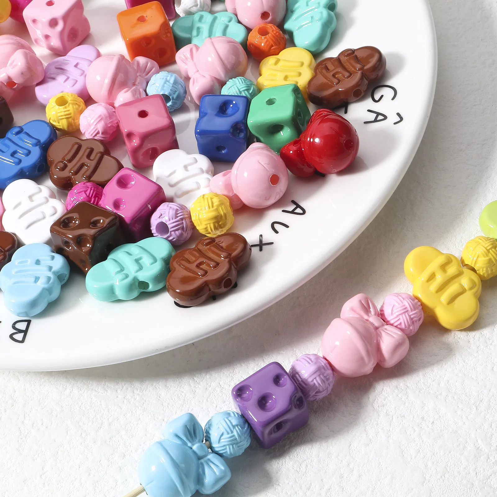 10pcs Acrylic Beads Diy Charm Jewelry Making Random Mixed Color Christmas Cloud Painted Baked Acrylic Beads Girl Children Gifts