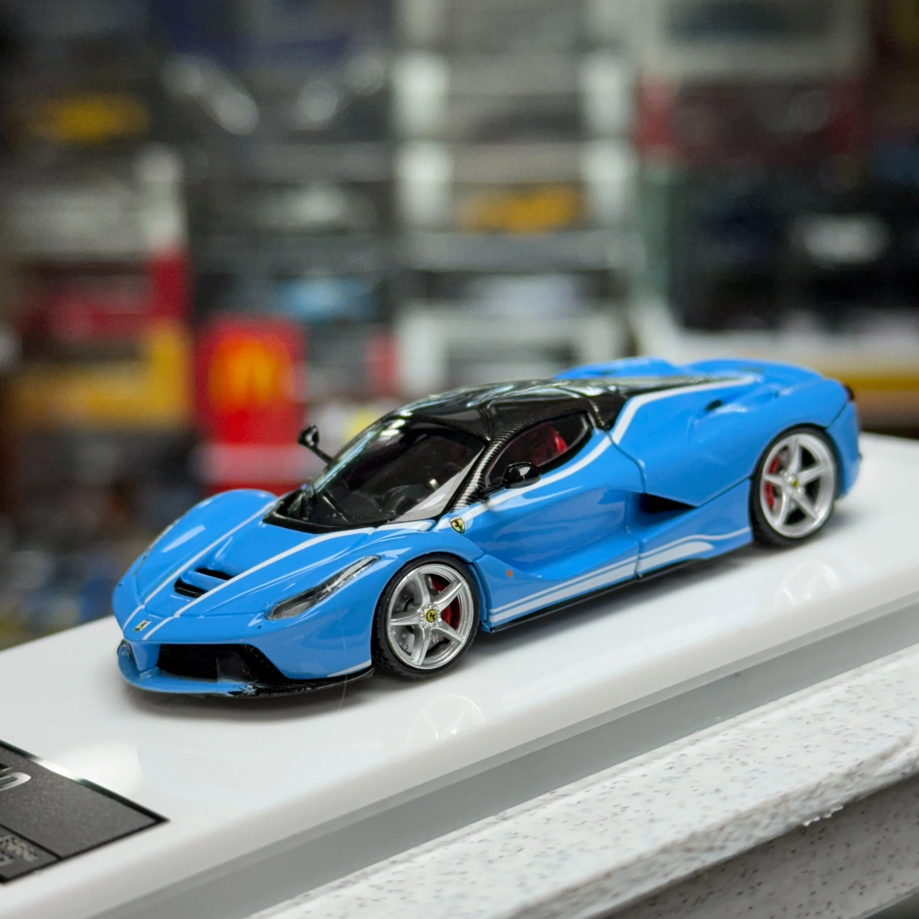 STREET BUSTER 1:64 Ferrari LaFerrari F150 Diecast Alloy Open Hood