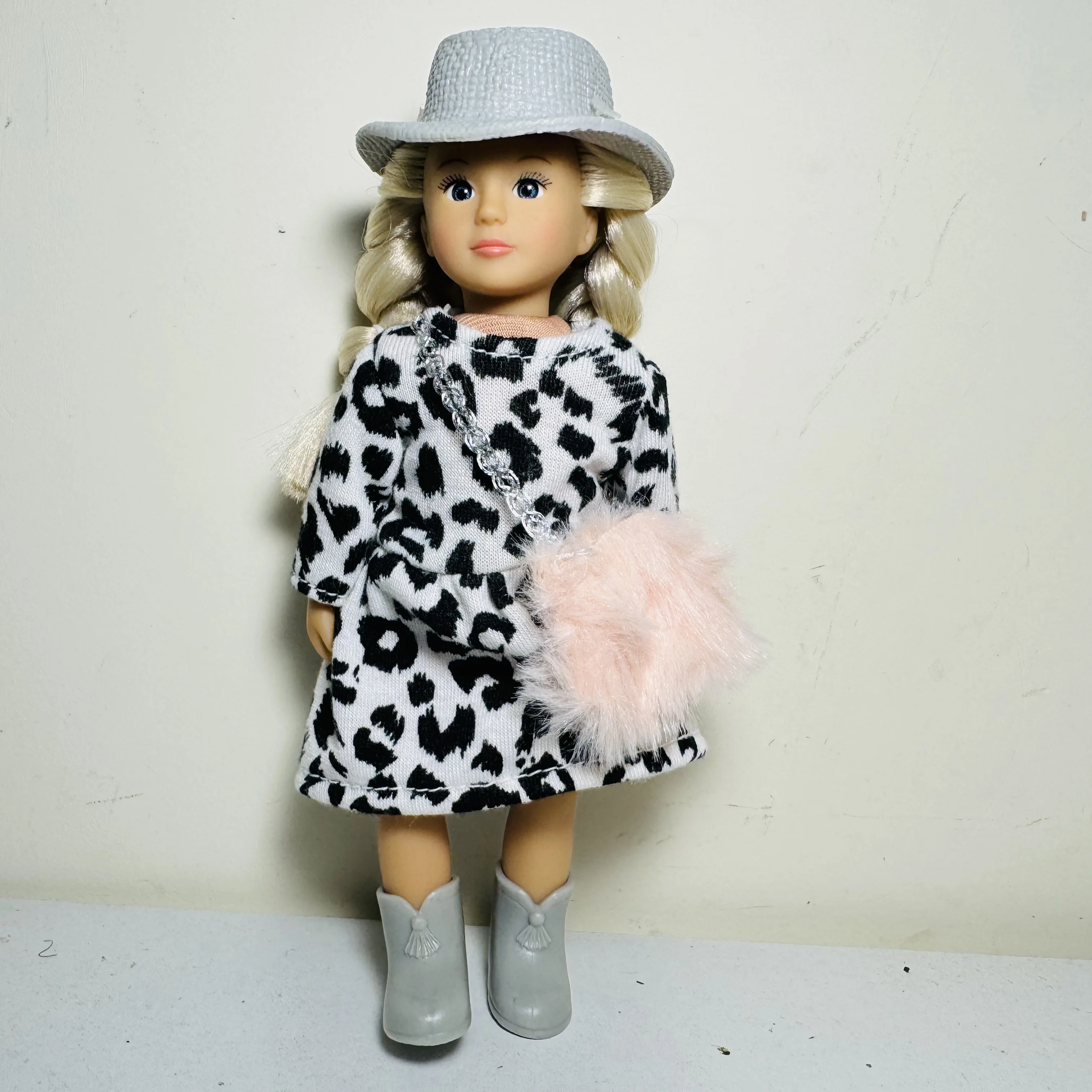 

15cm dolls Original Blond Hair Blue eyes beautiful Cow Set Wearing a hat Boots Lovely girl doll Best Gift