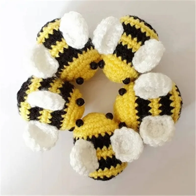 Novelty and Cute Knitting Bee keychain Weird keychain Fashionable and Novel Party Jewelry Suitable for Women To Give Her Gifts