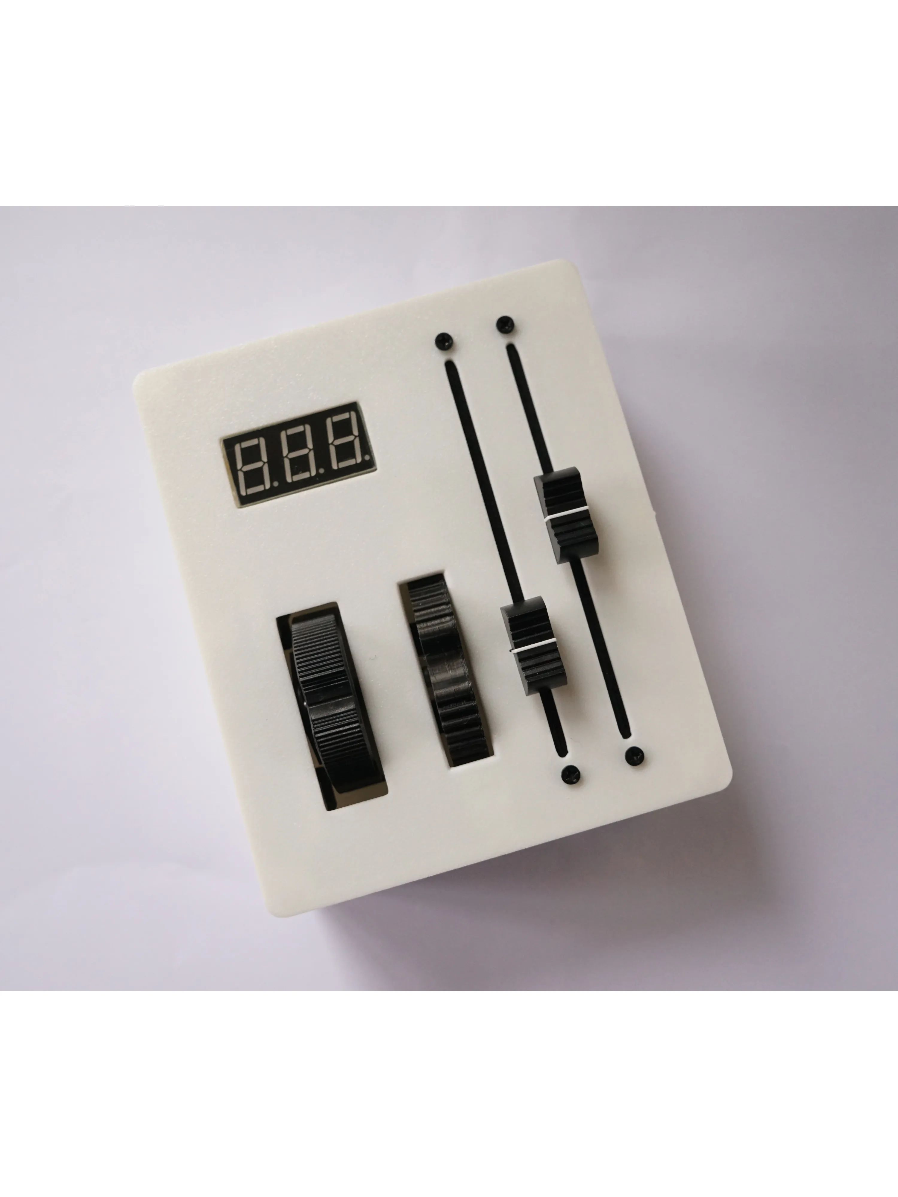 MIDI Controller with 1 Pitch Wheel, 1 Modulation Wheel, 2 Faders