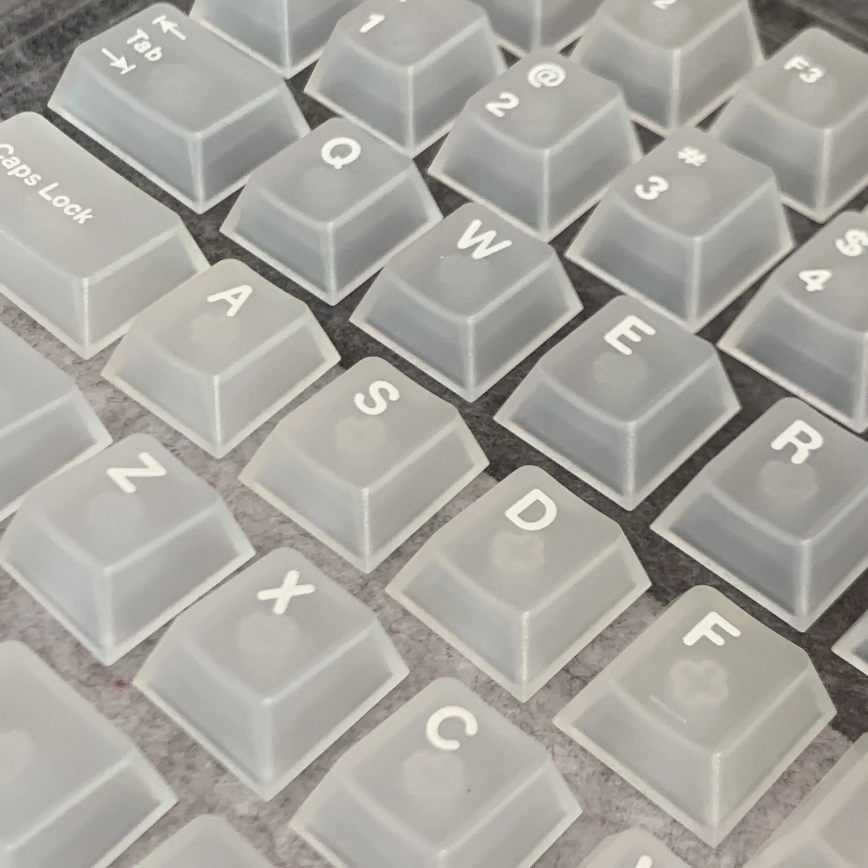 White fog keycaps are engraved keycaps Original height PC fog penetration process Simple adaptation Rog Mage